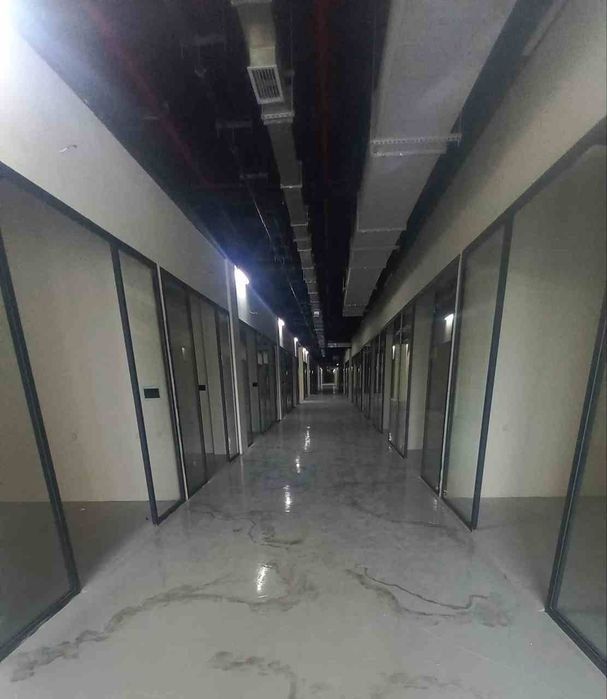 Stroy-mart 2 qavatda do'kon sotiladi