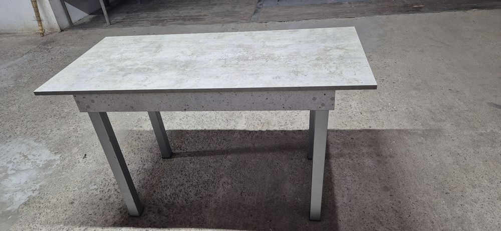 стол кухонный , стол обеденный