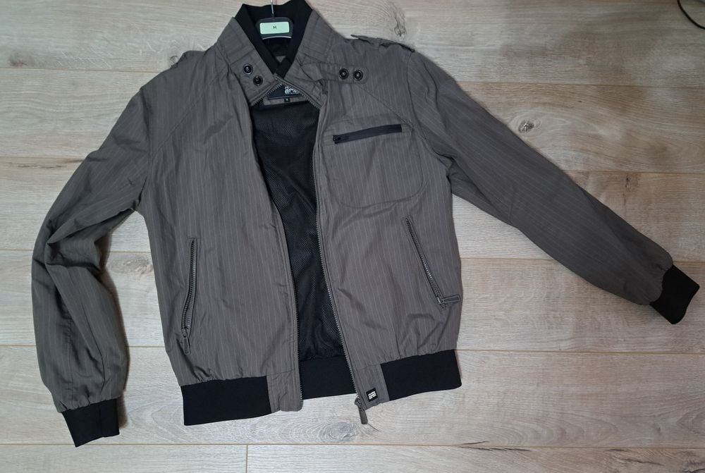 PROMOTIE !!!Geacă Hugo Boss și Jack Jones Nou!!