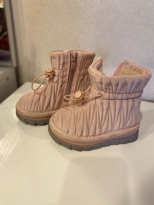 Продам детскую обувь