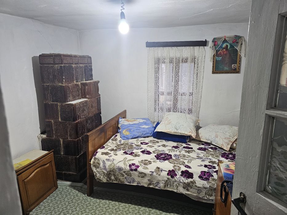 Vând casa și teren în Căpreni