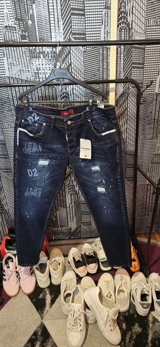 Vând blugi dsquared 2