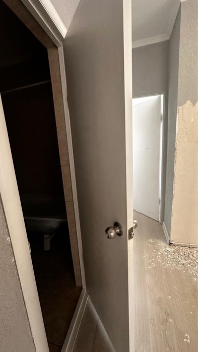 Есіктер сатылады. Продется двери