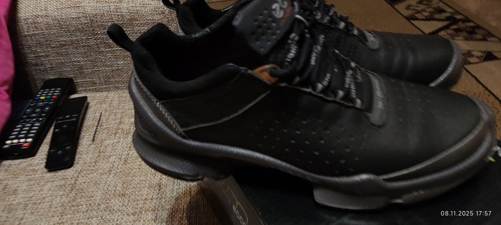 Продаются кроссовки ECCO 42 р
