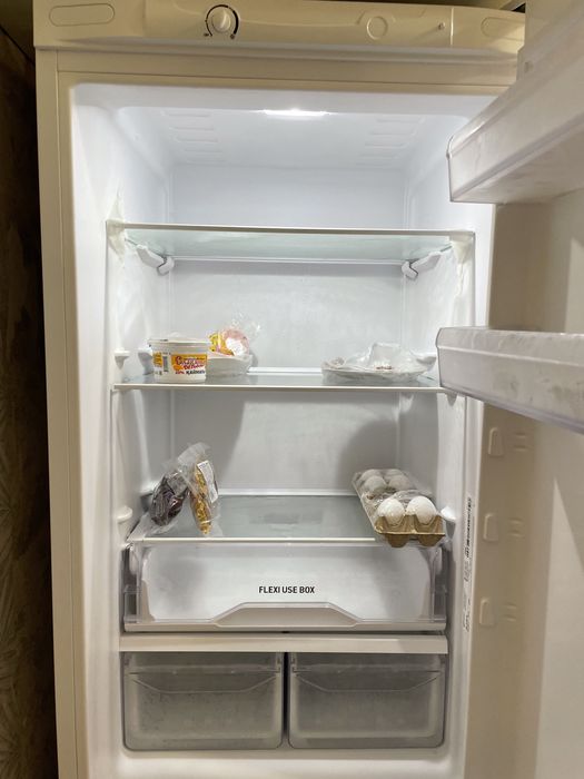 продам холодильник Indesit