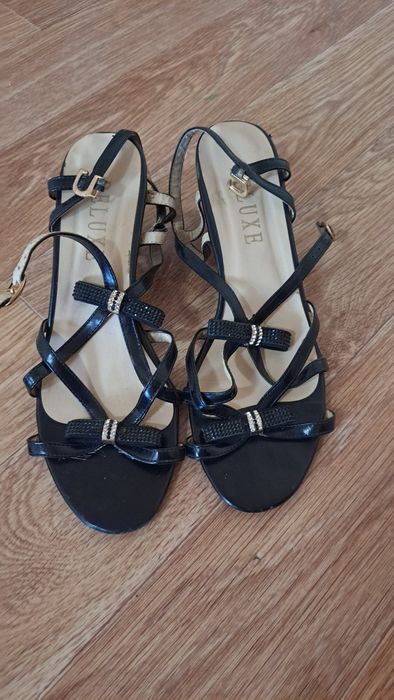 Продам бассаножки, туфли