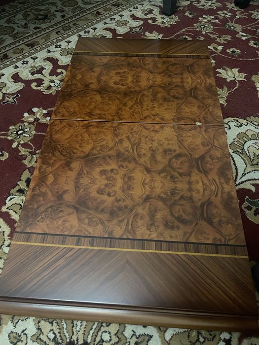 Стол в гостиную