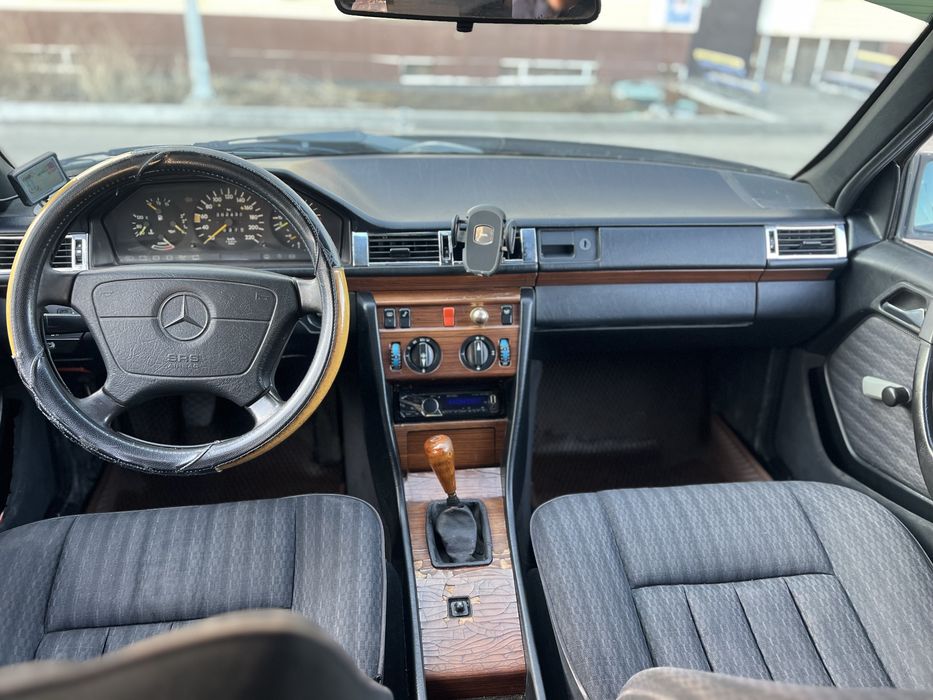 Мерс 124 Е 2 обем