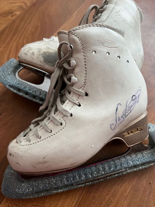 Продаю коньки эдея чорус