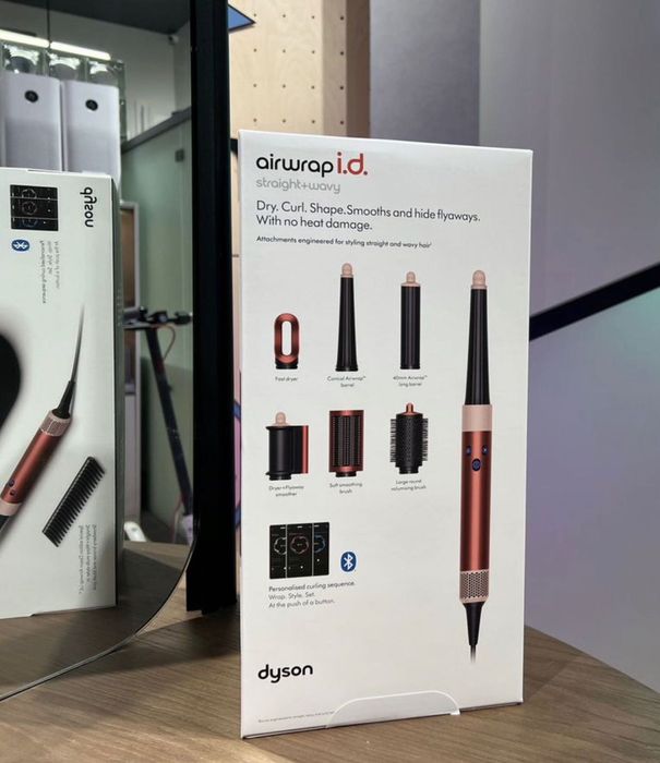 В наличии в новом цвете Dyson Airwrap Long с сменными насадками Мощный