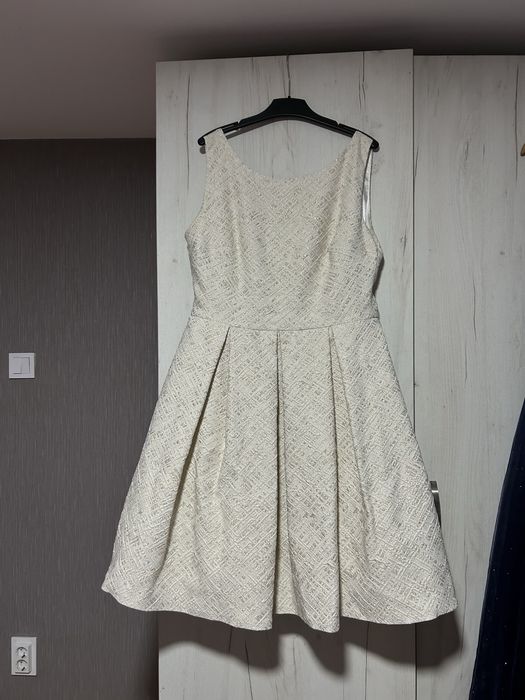 Бежова рокля без забележки