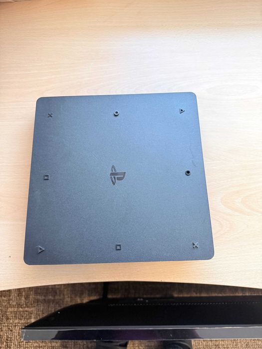PlayStation 4 Slim с 2 джойстика