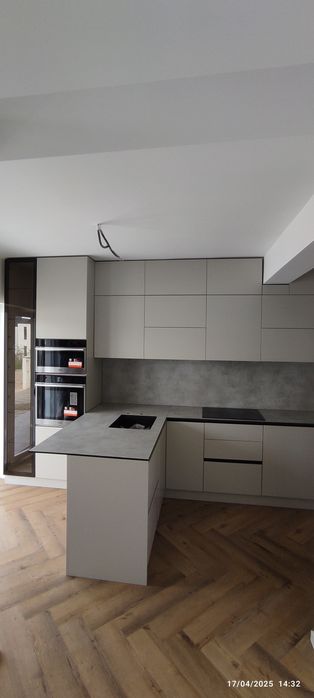 Montaj mobilă, montator mobilier, asamblare mobilă, tâmplărie