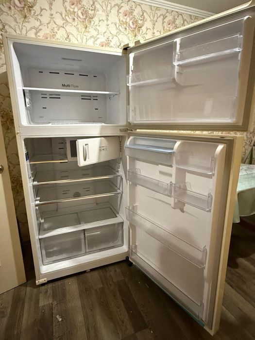 Холодильник Samsung