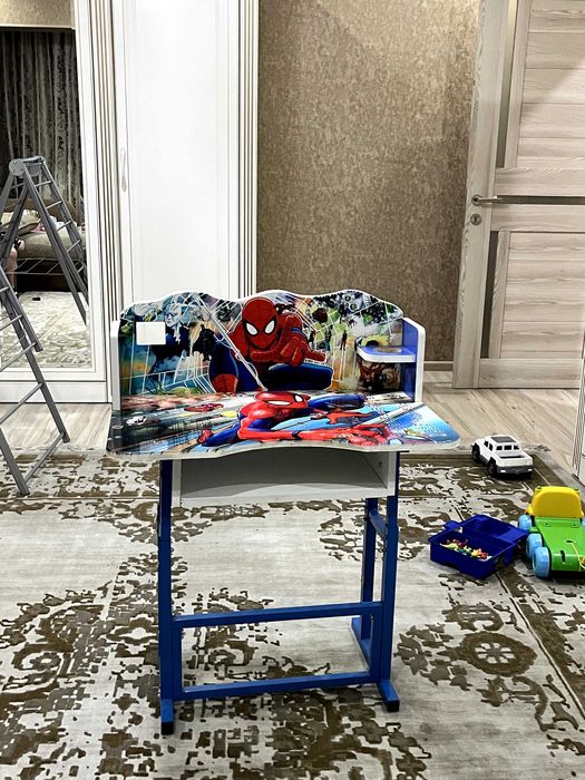 Детская парта со стулом