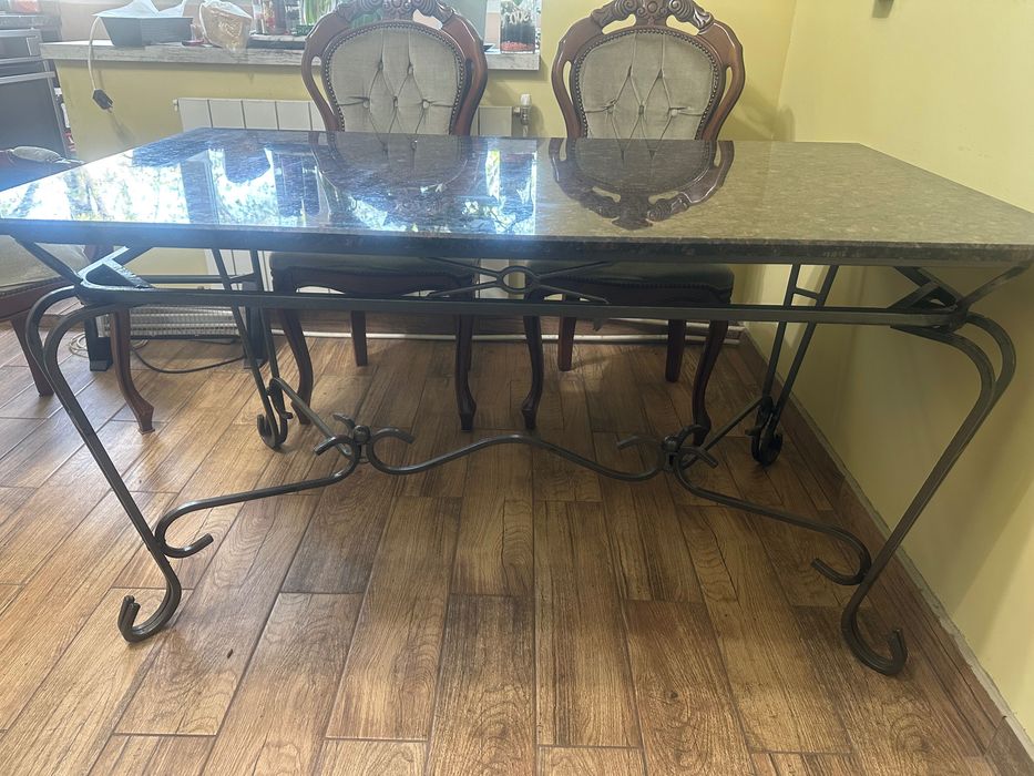 6 стола с Маса от ковано желязо с гранитен плот