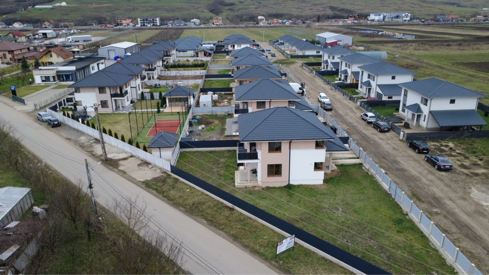 Case de vanzare JUCU DE MIJLOC