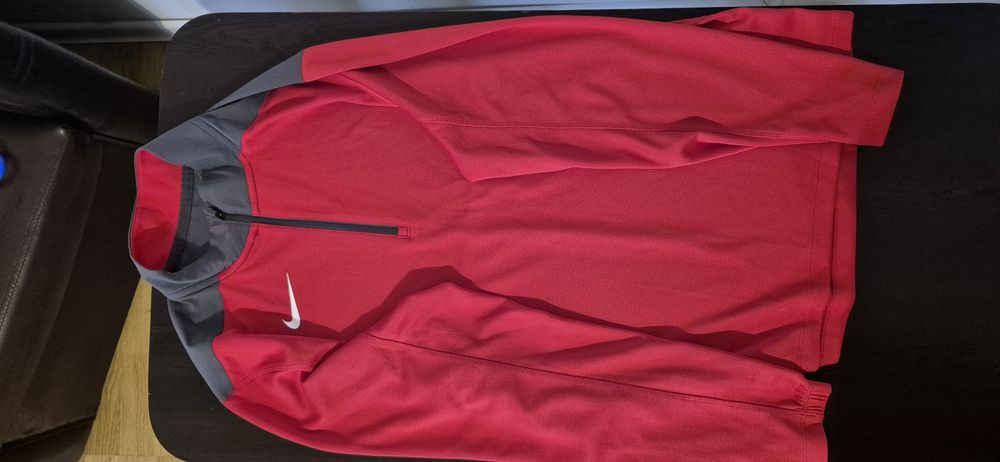 Bluza Nike Dri-FIT Academy roșu cu gri.  Excelenta