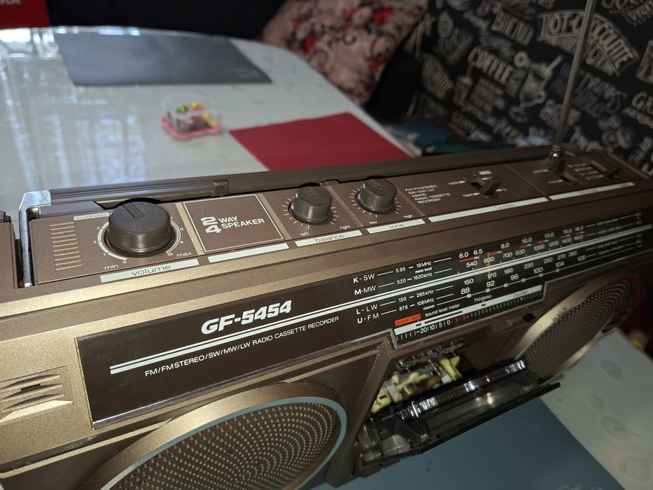 Sharp gf 5454, boombox japonez,radio 4 benzi, funcțional