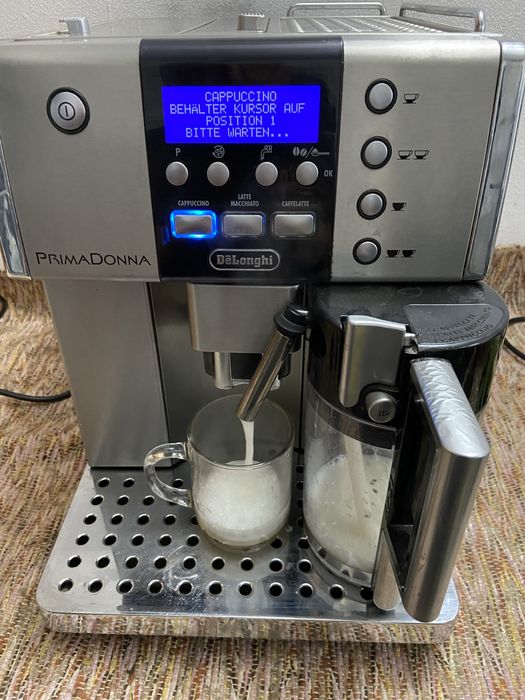 Espresor cafea Delonghi primadona cu cana de lapte