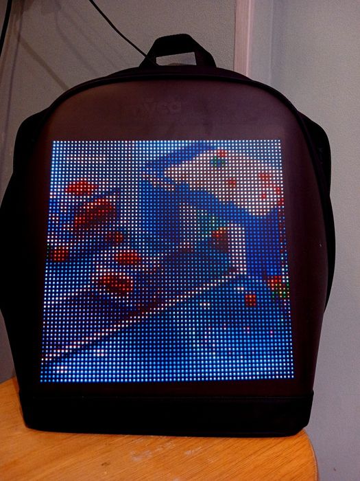 LED-рюкзак с экраном — новый, качественный

Продам современный LED-