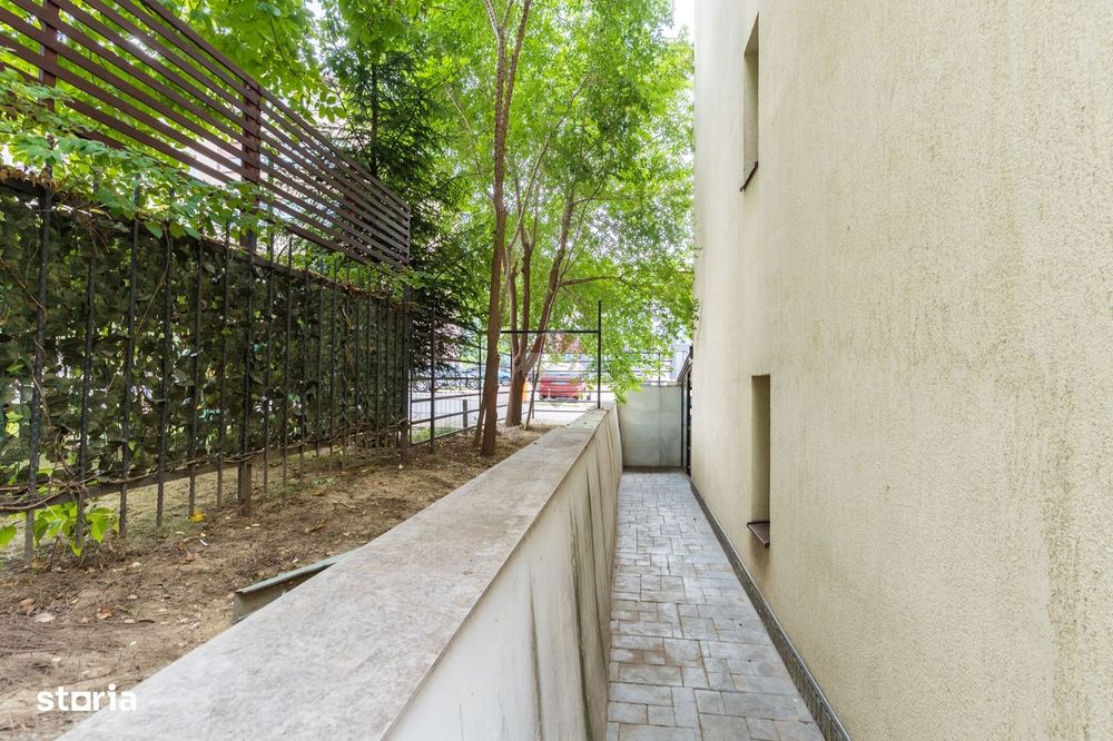 Apartament cu 3 camere, grădină proprie+loc de parcare- Str. Luminii
