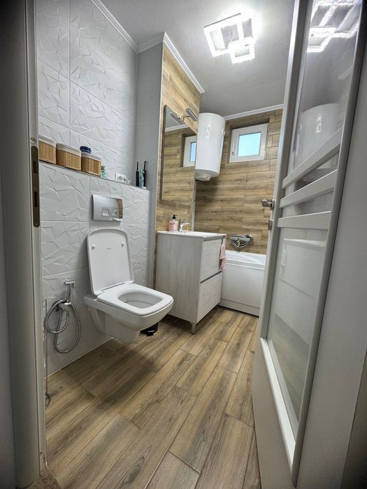 Vand apartament 3 camere in Aleşd bloc B5, Zona pietonala