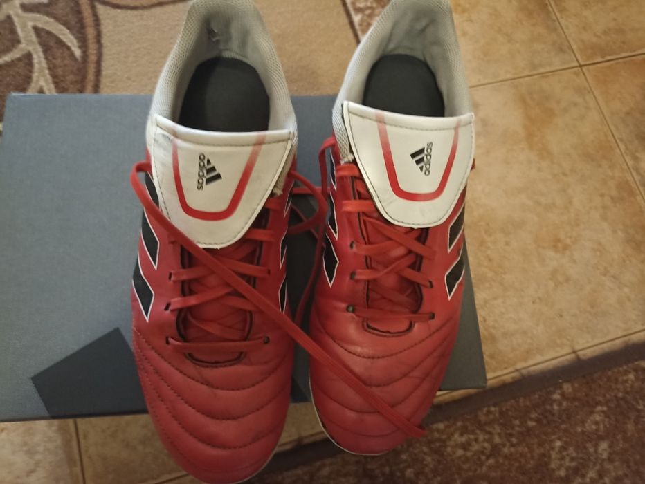 Продавам футболни обувки