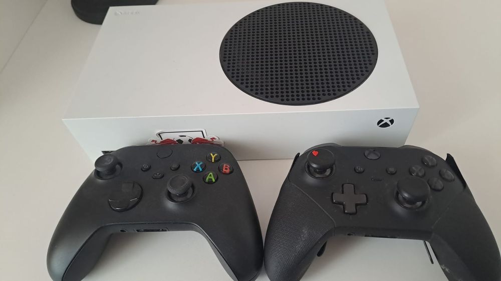 Xbox series s с два джойстика