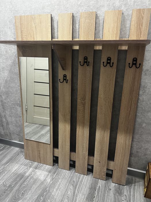 Вешалка настенная