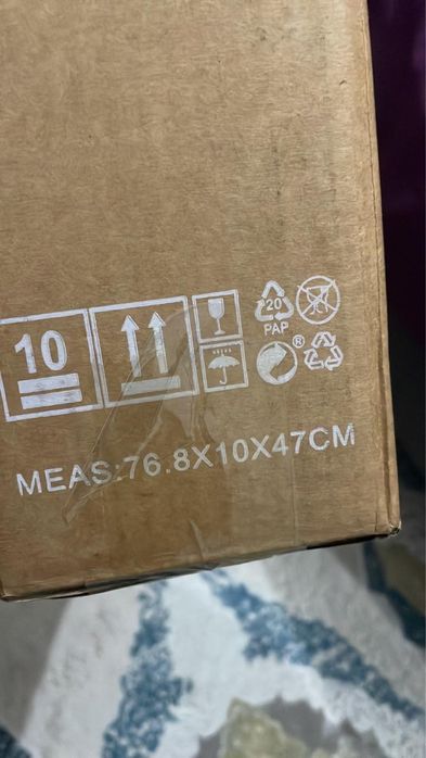 Новый телевизор в коробке.