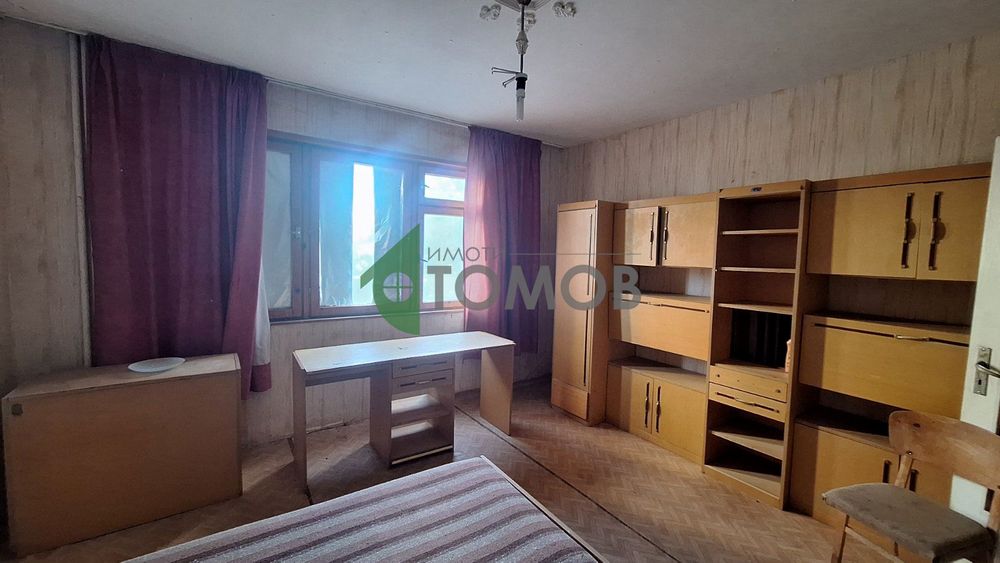 Просторен тристаен апартамент в кв. Самара 1