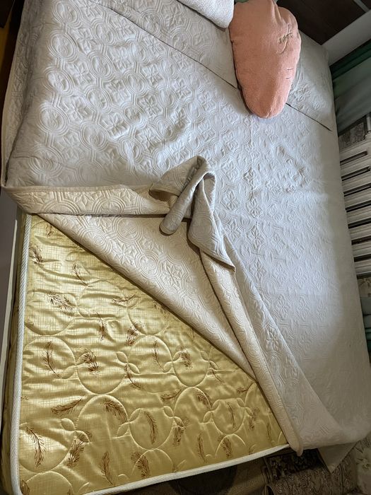 Продам спальный гарнитур (кровать комод)