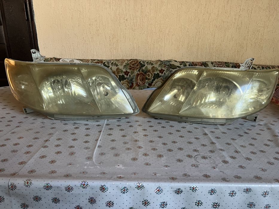 Фары оригинальные Toyota corolla 2004