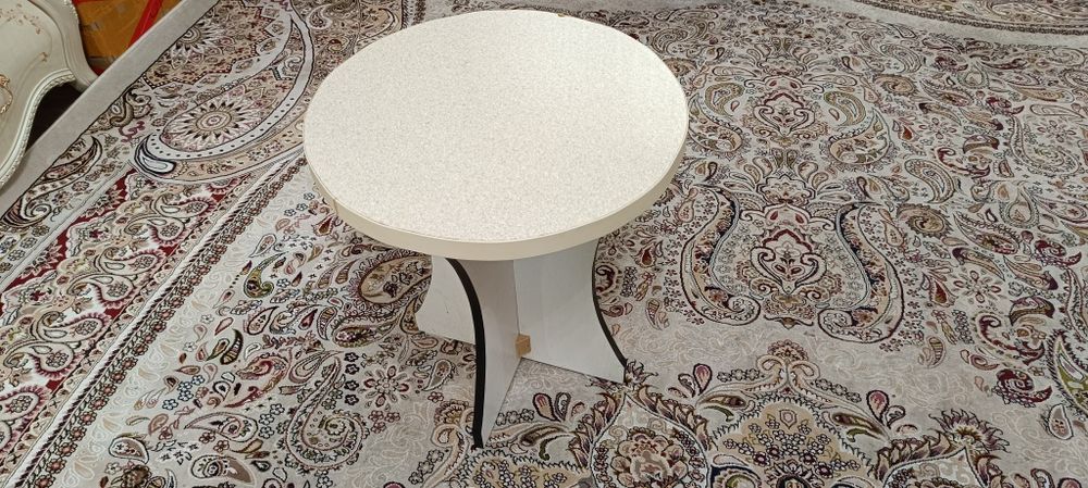 Столик из мдф качественный.