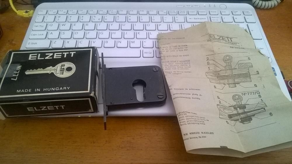 Yale Elzett completa, cu butuc