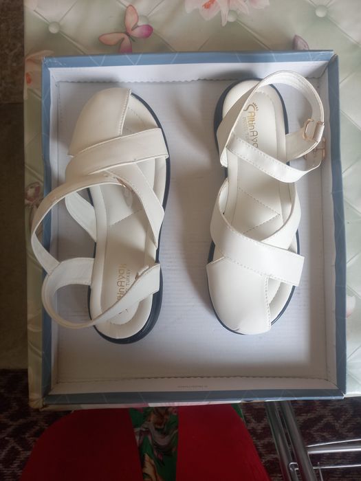 Продаются новые женские летние босоножки.