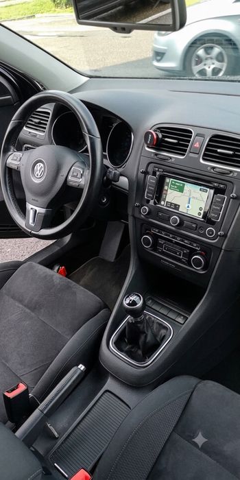 VW Golf 6 (2012) 1.6 – Alcantara / Navi / Dublu Climatronic / Set anvelope Iarnă Inclus