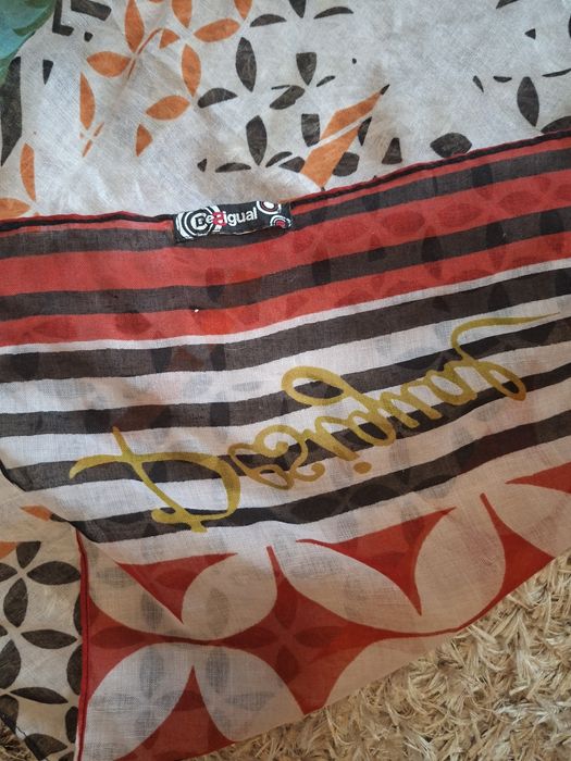 Голям шал DESIGUAL