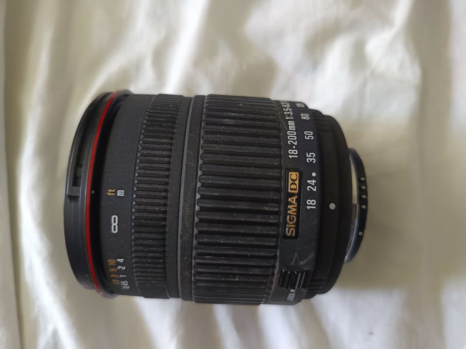 Vând obiectiv Sigma Zoom 18-200 mm,fără auto focus