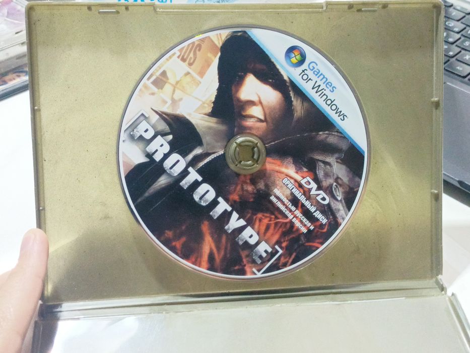 Диски с играми: Generals , СПАРТА , Stronghold , Sims 3 , Prototype.