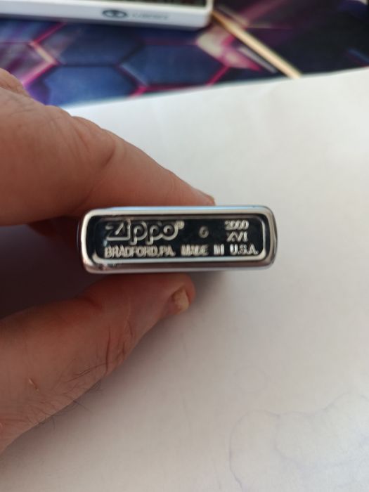 Продам зажигалку Zippo