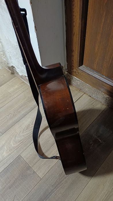 Vând zongură / zongoră ( chitară de Maramureș ) de epocă. Are 50 ani v