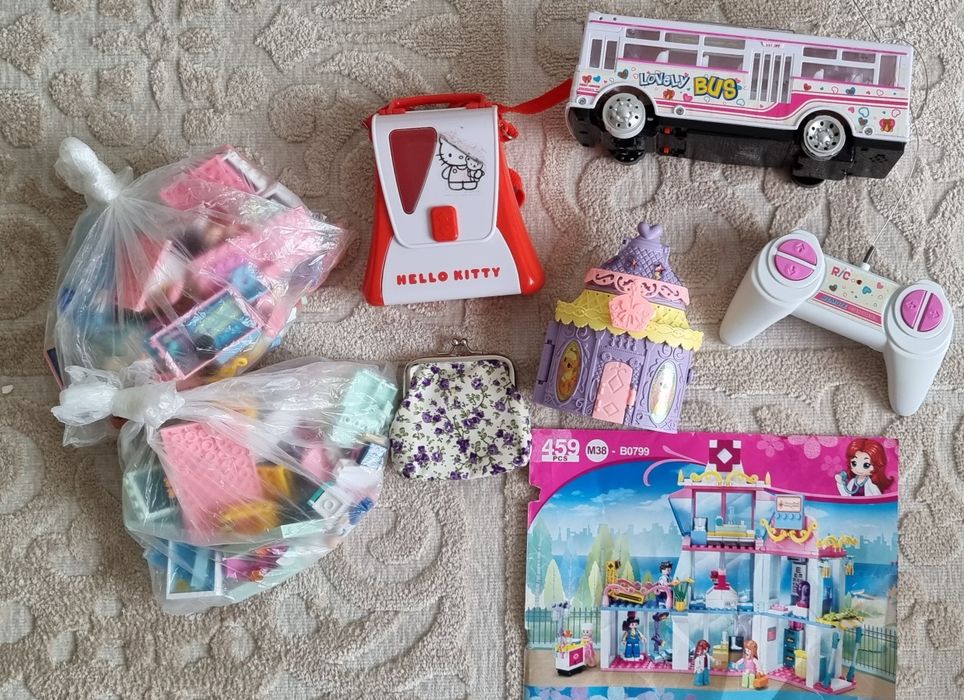 Продам пакет игрушек для девочки. Конструктор