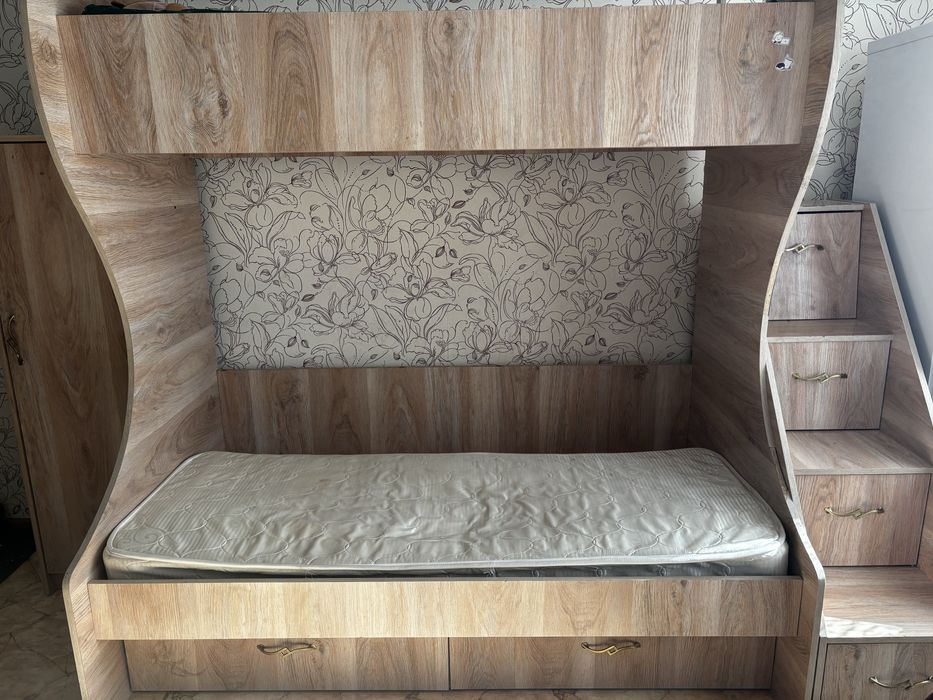 Двухъярусная кровать