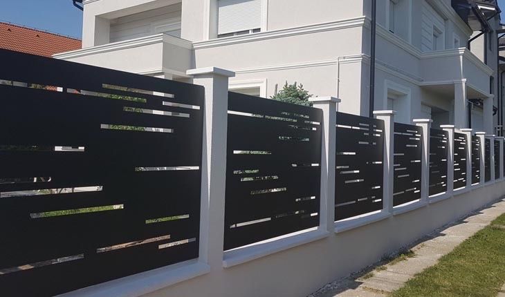 Garduri si porti din sipca metalica, panouri stil jaluzele, tabla cutata, plasa bordurata, fier forjat, BCA si beton si alte modele disponibile