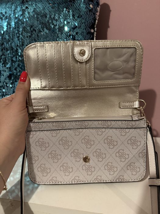 Дамска чанта Guess