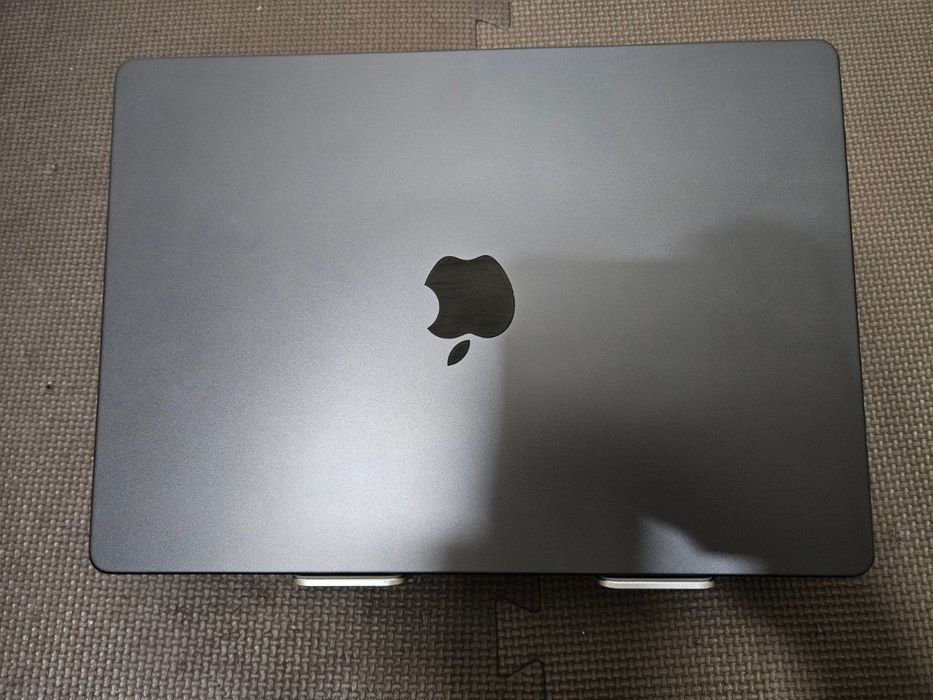 Macbook pro m3 pro spaceblack 14 dyum 18GB/512GB full box