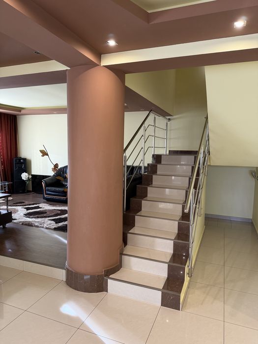 VILĂ SPAȚIOASĂ PANTELIMON, aproape de pădurea Cernica – REGIM DUPLEX | 5 DORMITOARE | 400 MP TEREN + 50 mp drum privat | MANSARDĂ | ANEXE