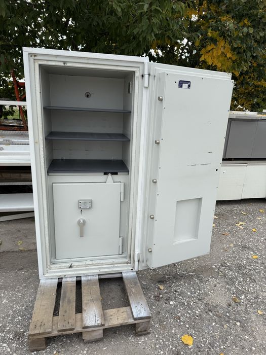 Огнеопорен сейф, Каса